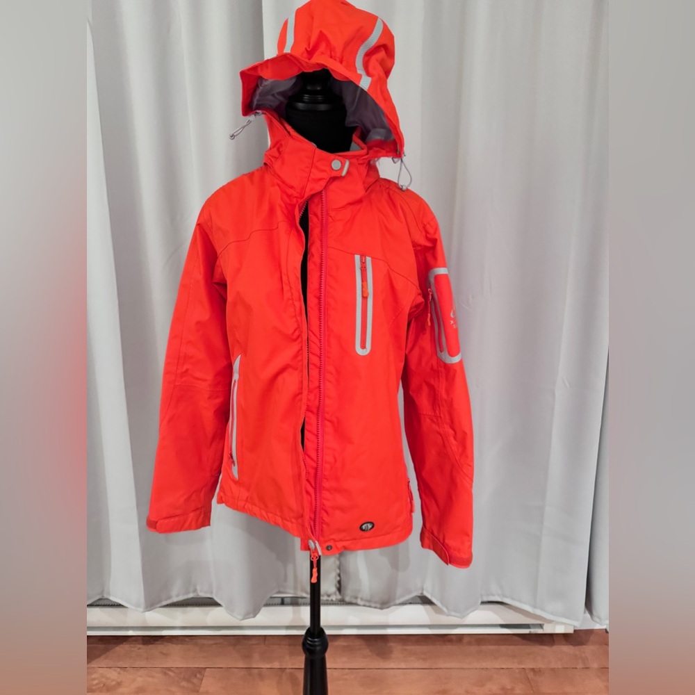 Woman’s WETSKINS X-TREME Series jacket. Wind/water resistant. Small